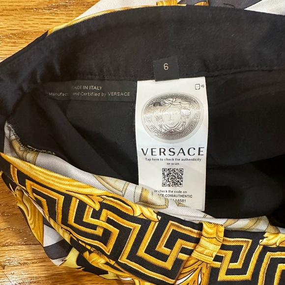 Versace shorts - Picture 5 of 7